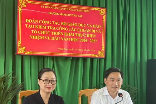 Thứ trưởng Nguyễn Thị Quyên Thanh làm việc với trường mầm non ở TP Đồng Nai