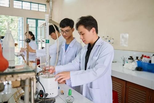 Tạo nguồn giảng viên từ sinh viên xuất sắc
