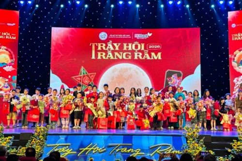 Trẩy hội trăng rằm, chắp cánh ước mơ