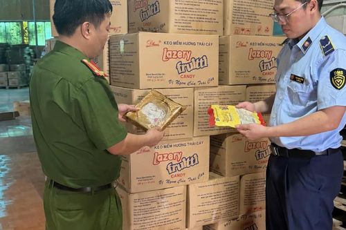 Phát hiện lượng lớn bánh, kẹo trung thu không rõ xuất xứ tại 1 cơ sở ở Hưng Yên