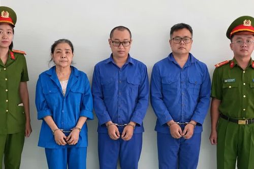 Ba người bị bắt tạm giam vì in lậu 21.000 quyển sách