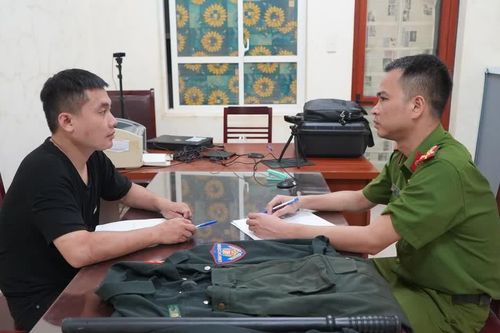 Tạm giữ hình sự đối tượng giả danh Cảnh sát cơ động cưỡng đoạt tài sản