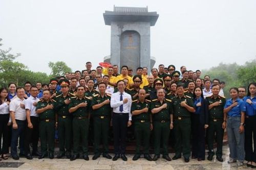 [VIDEO] Người lao động PETROVIETNAM thành kính tri ân Cụ Huỳnh Thúc Kháng