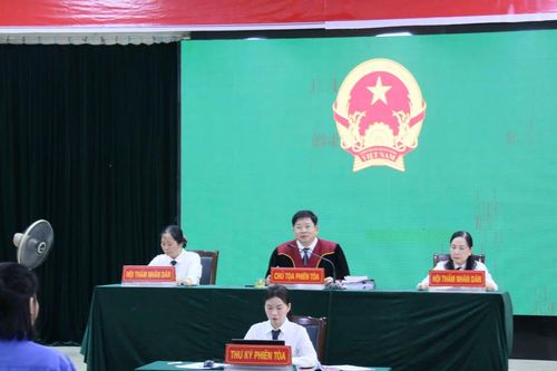 Xét xử lưu động hai bị cáo phạm tội về ma túy