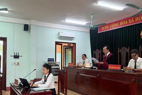 Chủ tịch công ty hầu tòa vì đổ hơn 462 tấn chất thải