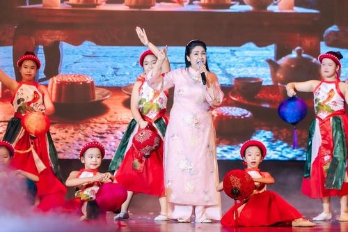 NSND Thanh Ngoan tuổi 60 'quẩy' tưng bừng, Vân Dung đại náo 'Trẩy hội trăng rằm'
