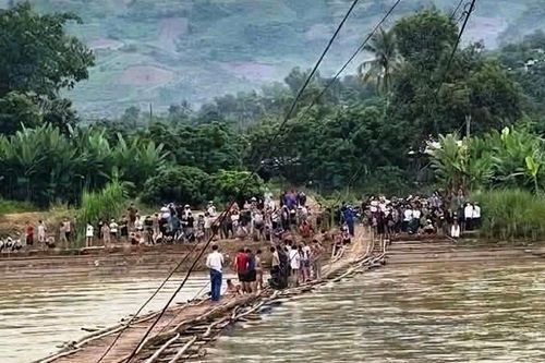 Nam thanh niên mất tích khi đi xe máy qua cầu phao