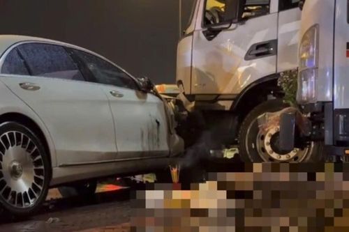 Mercedes tông liên hoàn 6 xe máy, 3 ô tô ở TPHCM, người đàn ông tử vong tại chỗ