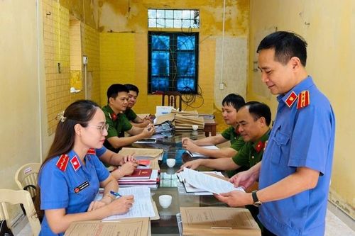 VKSND khu vực 7, tỉnh Ninh Bình trực tiếp kiểm sát tại Công an các phường