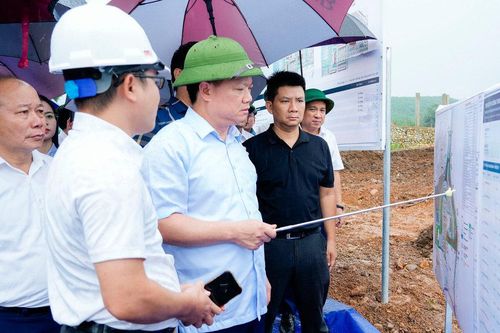 Bí thư Tỉnh uỷ Nguyễn Khắc Thận kiểm tra tiến độ xây dựng Trường nội trú liên cấp Châu Khê