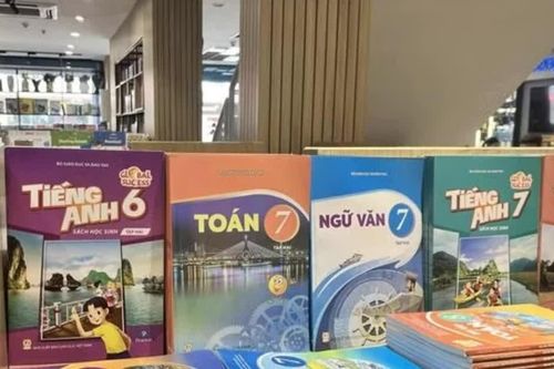 Điều chỉnh chương trình, sách giáo khoa như thế nào?