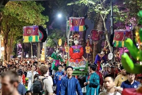 Đưa biểu tượng văn hóa Thăng Long vào khối rước đèn Trung thu Hồ Gươm