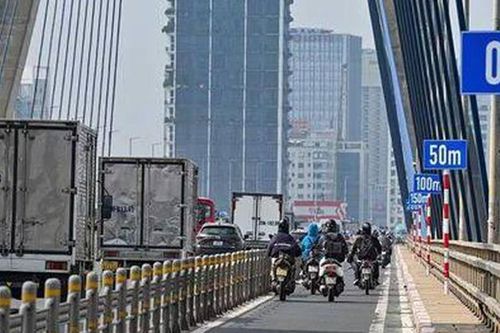 Hà Nội: Giảm tốc độ làn ô tô trên cầu Nhật Tân xuống 80 km/h