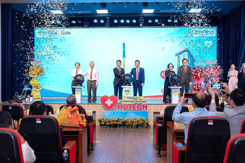 Trường Y và Khoa học Sức khỏe HUTECH khai khóa với “Lời cam kết đầu tiên”