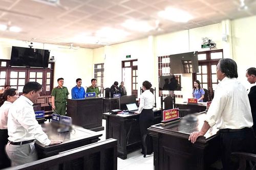 Kẻ hiếp dâm bé gái 13 tuổi lĩnh án 8 năm tù