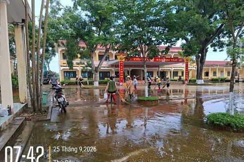 Các trường học tại xã Đồng Tiến khẩn trương dọn vệ sinh môi trường