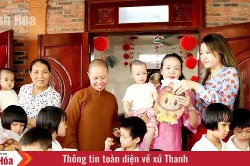 Những khoảnh khắc ngọt ngào dành cho trẻ yếu thế trong mùa Trung thu