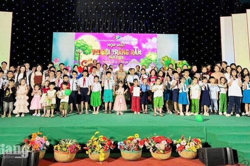 Báo và phát thanh, truyền hình An Giang khen thưởng 129 học sinh, sinh viên