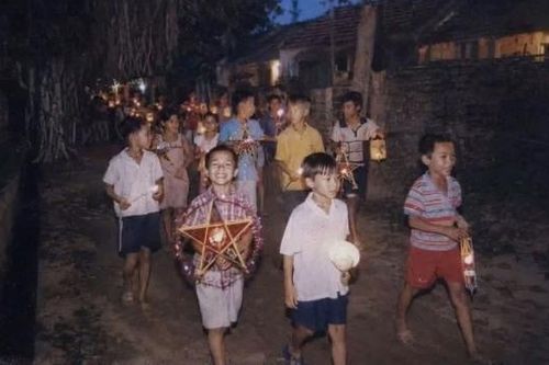 Nhớ những đêm rằm liên hoan
