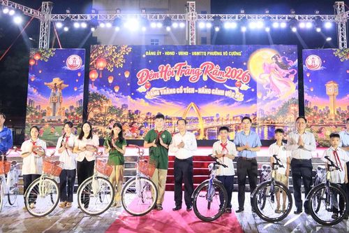 Bắc Ninh: Rộn ràng “Đêm hội trăng rằm” tại phường Võ Cường