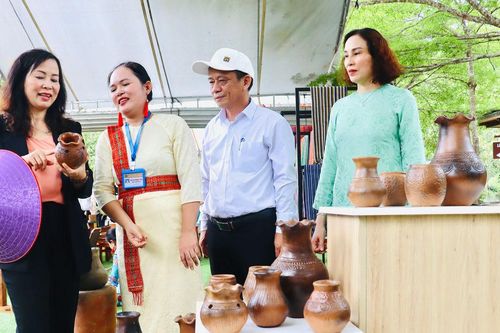 Ra mắt sản phẩm ngâm chân thảo dược dưới tán rừng tại Khu đền tháp Mỹ Sơn