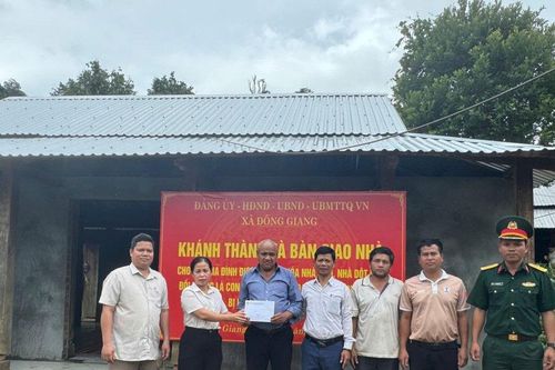 Xã Đông Giang bàn giao 3 ngôi nhà cho con của người hoạt động kháng chiến bị nhiễm chất độc hóa học