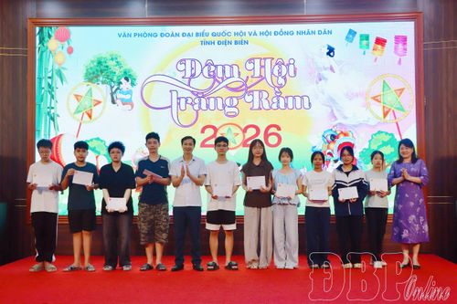 Thiếu nhi Văn phòng Đoàn ĐBQH và HĐND tỉnh vui 'Đêm hội Trăng rằm'