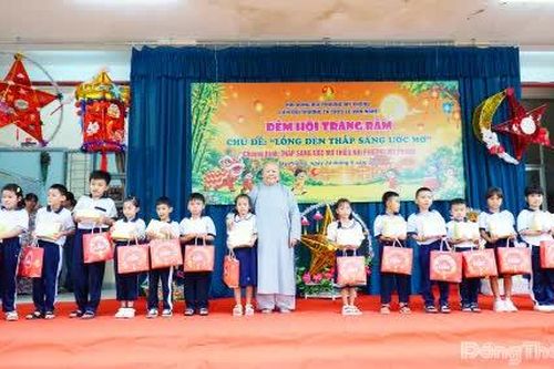 Tổ chức Chương trình 'Đêm hội Trăng rằm' tại phường Mỹ Phong