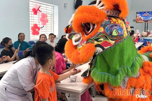 Bệnh viện Đa khoa Yersin Nha Trang tổ chức chương trình Trung thu cho 160 bệnh nhi