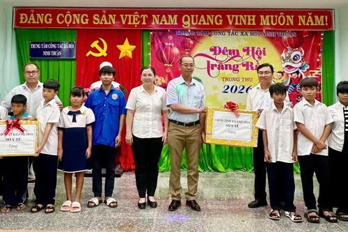 Trung tâm Công tác xã hội Ninh Thuận tổ chức chương trình vui Trung thu cho trẻ em