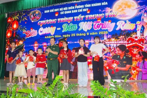 Bộ đội Biên phòng tỉnh Khánh Hòa tổ chức Tết Trung thu "Biên cương - Đêm hội trăng rằm"
