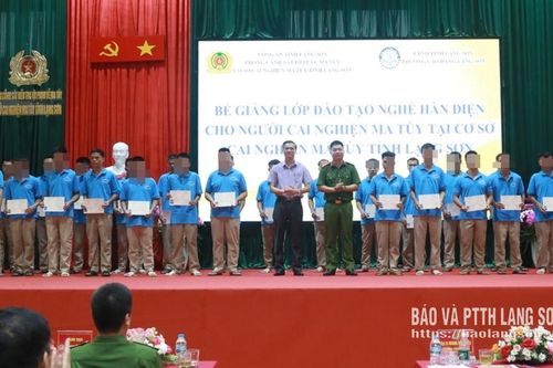 Bế giảng các lớp bổ túc văn hóa và đào tạo nghề cho người cai nghiện ma túy