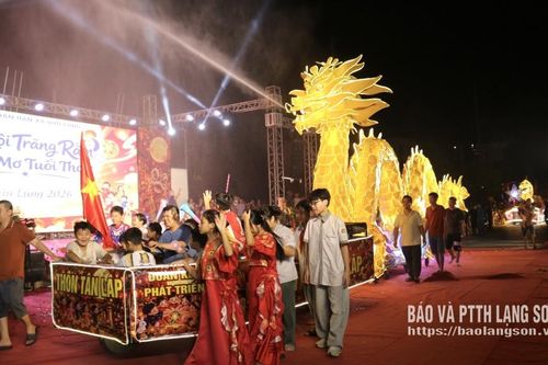 Rộn ràng đêm hội trăng rằm xã Hữu Lũng