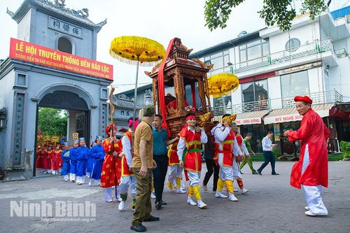 Lễ rước kiệu truyền thống Đức Thánh Trần tại Đền Bảo Lộc