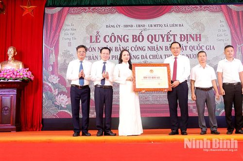 Lễ đón nhận Bằng công nhận Bảo vật quốc gia Bàn thờ Phật bằng đá chùa Thượng Nương