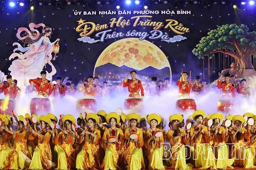 Rộn ràng Đêm hội trăng rằm trên sông Đà