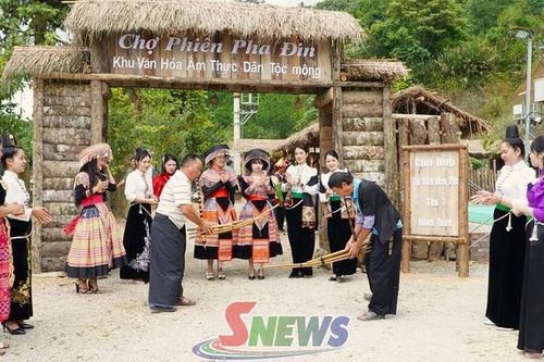 Độc đáo chợ phiên Pha Đin