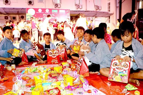 'Vầng trăng yêu thương' dành cho bệnh nhi Bệnh viện Đa khoa Hà Giang