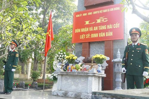 Lễ đón nhận và an táng hài cốt liệt sỹ Đinh Văn Bản