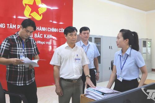 Kiểm tra công vụ tại phường Đức Xuân và phường Bắc Kạn