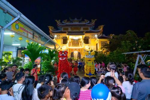 Các tự viện tại TP.HCM tổ chức chương trình Trung thu yêu thương, tặng quà đến các em thiếu nhi
