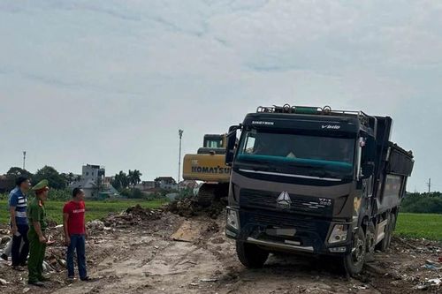 Khởi tố giám đốc công ty vận tải đổ trái phép hơn 4.500 tấn chất thải