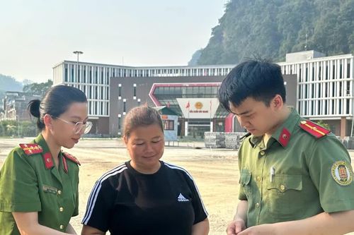Bài 2: Trao cơ hội để người sau cai đứng vững