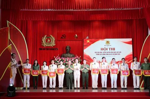 Hai đội Công an Hưng Yên và Khánh Hòa đoạt giải nhất