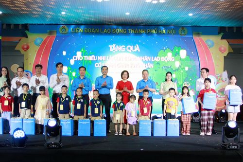 Vui hội Trăng rằm cho con em công nhân lao động Thủ đô