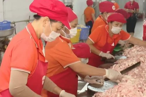 Kiểm tra bữa ăn bán trú tại phường Hai Bà Trưng