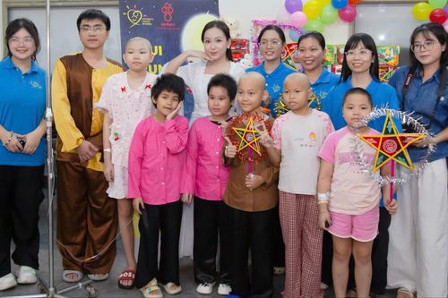 Gieo niềm vui cho bệnh nhi Viện Máu trong dịp Tết Trung thu