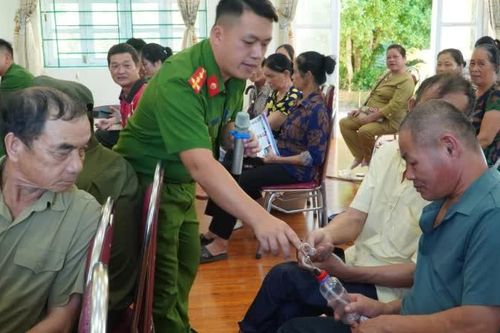 Tuyên truyền phòng, chống ma túy cho hơn 50 hộ dân