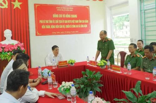 Phó Bí thư Tỉnh ủy Vũ Hồng Quang: Công an xã Lũng Nặm tăng cường quản lý địa bàn, phòng ngừa, đấu tranh tội phạm