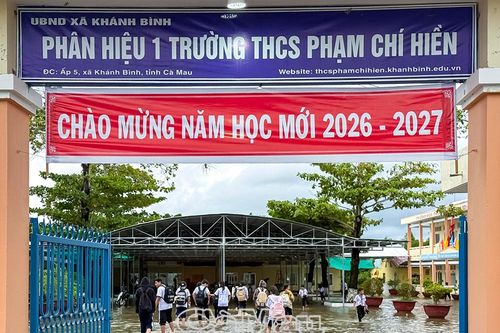 Khánh Bình cho học sinh tạm nghỉ học sáng 25/9 do ngập sâu